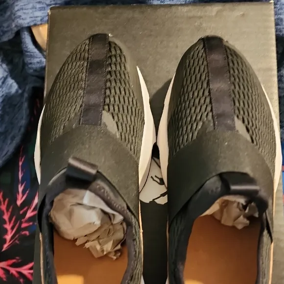 Sorel Men's Black and Tan Slip-On Sneakers