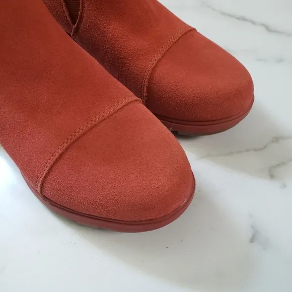 Sorel Orange Suede Waterproof Chelsea Wedge Ankle Boots Size: 6 5 Rust