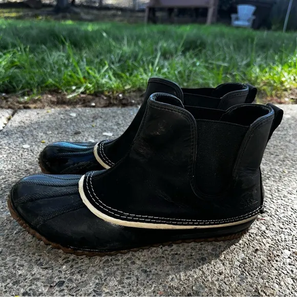 sorel out n about black chelsea duck boots - size 11