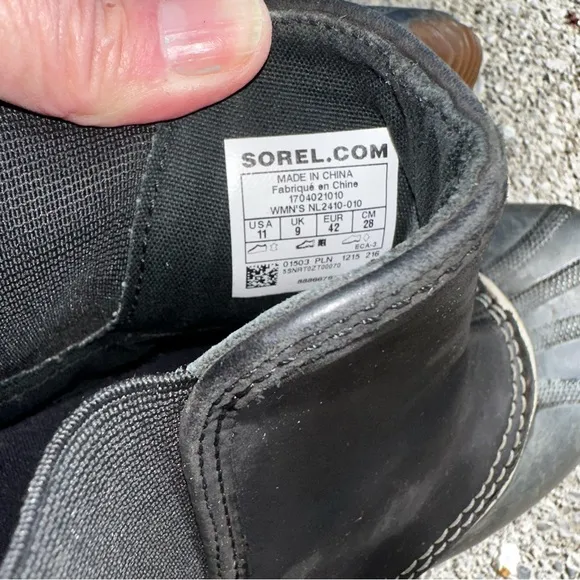 sorel out n about black chelsea duck boots - size 11