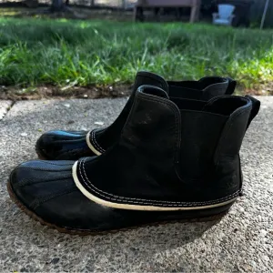 sorel out n about black chelsea duck boots - size 11