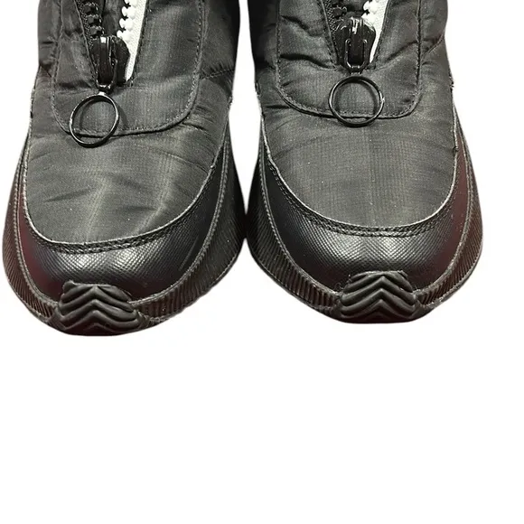 Sorel Out N About III Puffy Zip Boots Size 9.5