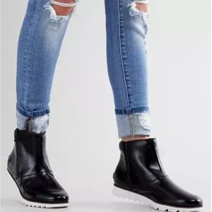 Sorel Rain Boots Harlow Zip Waterproof Black Shiny Patent Ankle Booties Size 7.5