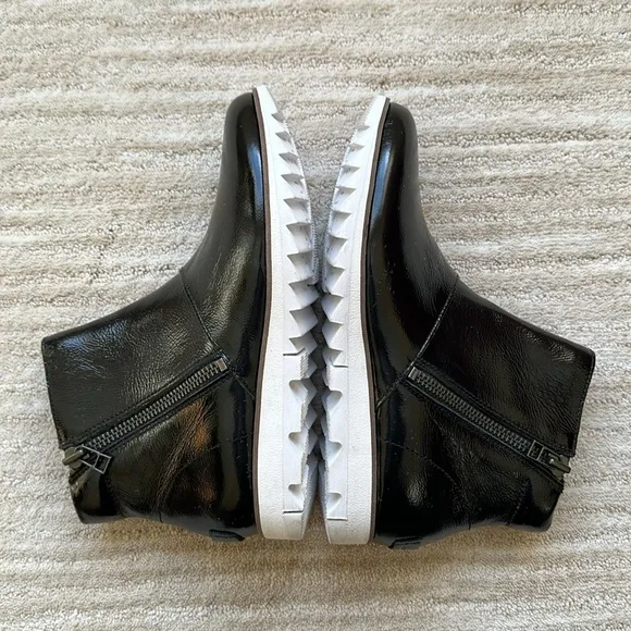 Sorel Rain Boots Harlow Zip Waterproof Black Shiny Patent Ankle Booties Size 7.5