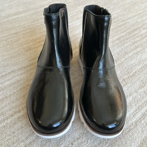 Sorel Rain Boots Harlow Zip Waterproof Black Shiny Patent Ankle Booties Size 7.5