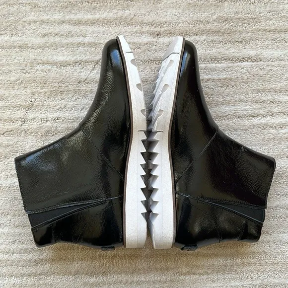 Sorel Rain Boots Harlow Zip Waterproof Black Shiny Patent Ankle Booties Size 7.5