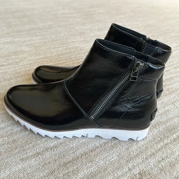 Sorel Rain Boots Harlow Zip Waterproof Black Shiny Patent Ankle Booties Size 7.5