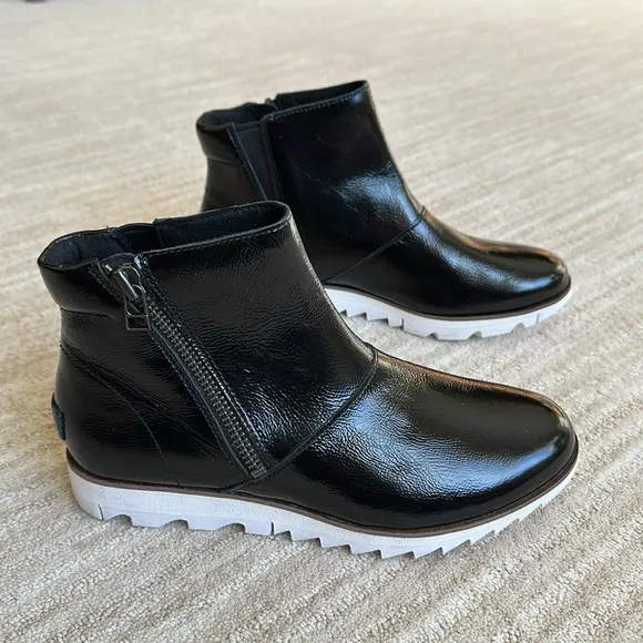 Sorel Rain Boots Harlow Zip Waterproof Black Shiny Patent Ankle Booties Size 7.5