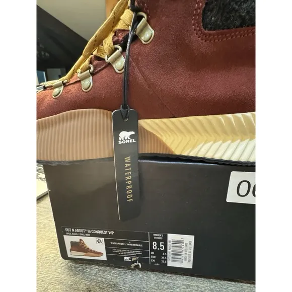 Sorel Women's Out N About III Conquest WP Waterproof Boots Red Black Size 8.5