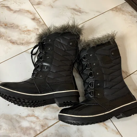 Sorel Women's Tofino II Black Stone Waterproof Lace Up Quilted‎ Boots Fu…