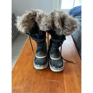 Sorel black suede Joan of Arc boots 7