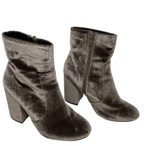 Steve Madden Adalyn Velour Booties Size 8M Taupe Ankle Dress Boots Covered Heel