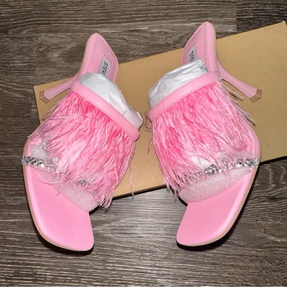 STEVE MADDEN Feather Sandals