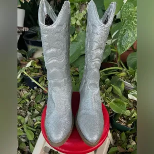 Steve Madden sparkly silver boots size 4