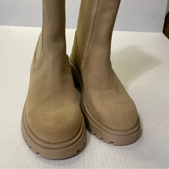 Steve Madden Womens Size 8 Chelsea Boots Beige Hesitant Round Toe Block Heel