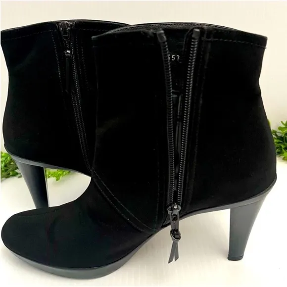 STUART WEITZMAN'Gorgeous' Black Gore Tex Waterproof Booties Sz 8