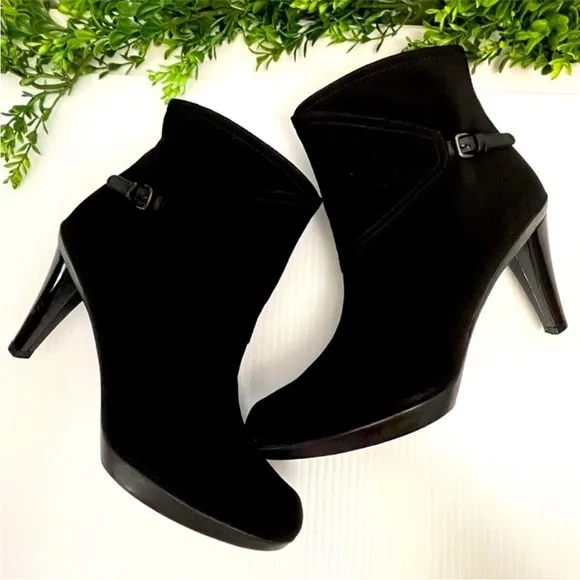 STUART WEITZMAN'Gorgeous' Black Gore Tex Waterproof Booties Sz 8