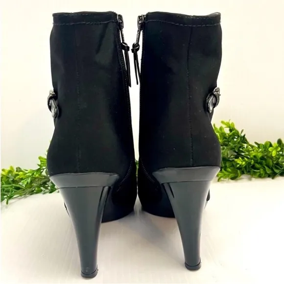 STUART WEITZMAN'Gorgeous' Black Gore Tex Waterproof Booties Sz 8