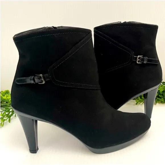 STUART WEITZMAN'Gorgeous' Black Gore Tex Waterproof Booties Sz 8