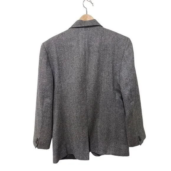 Studio Suits Handcrafted Gray Twead Wool Blend Blazer Silk Hankerchief Size 38
