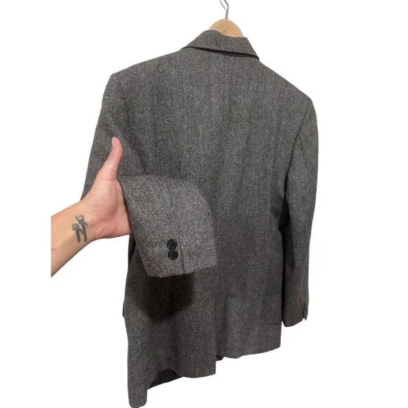 Studio Suits Handcrafted Gray Twead Wool Blend Blazer Silk Hankerchief Size 38