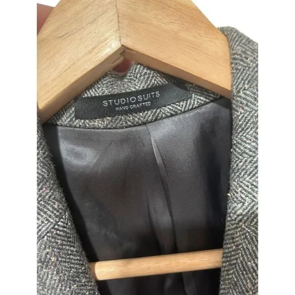 Studio Suits Handcrafted Gray Twead Wool Blend Blazer Silk Hankerchief Size 38