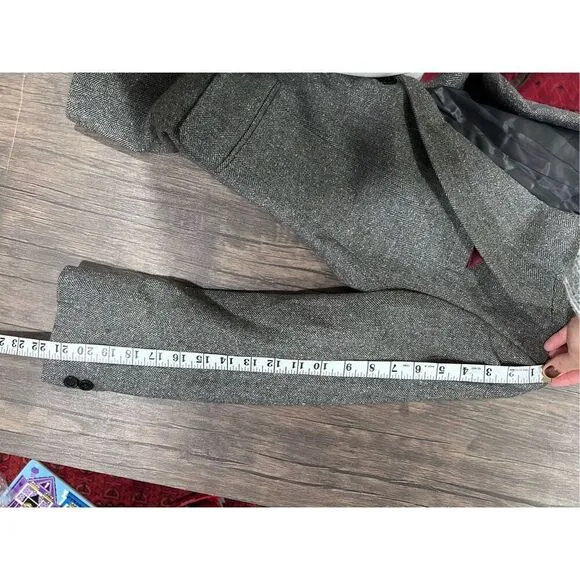 Studio Suits Handcrafted Gray Twead Wool Blend Blazer Silk Hankerchief Size 38