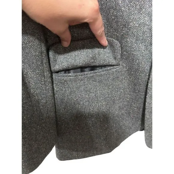 Studio Suits Handcrafted Gray Twead Wool Blend Blazer Silk Hankerchief Size 38