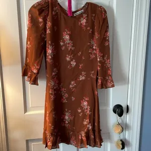 STUNNING SWEET SEXY! Snatched waist Refornation brown floral Doutzen dress 6 💕