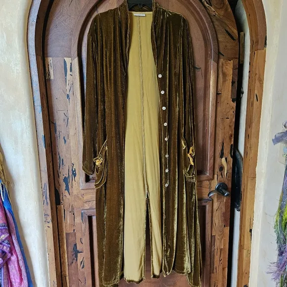 STUNNING VELVET DUSTER COAT*