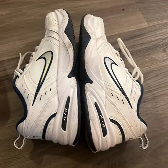 Sz 8 Nike Air Monarch IV Workout Shoes Sneakers