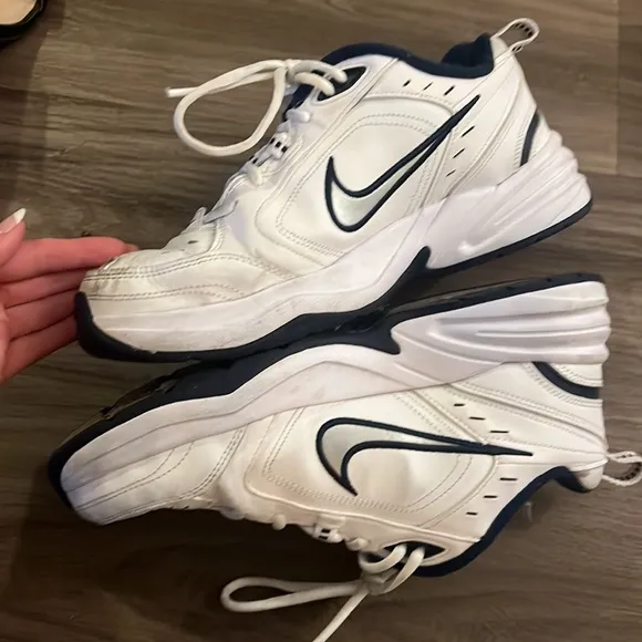 Sz 8 Nike Air Monarch IV Workout Shoes Sneakers
