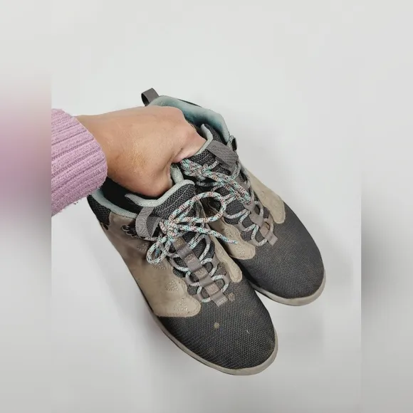 Teva Arrowood Mid Charcoal Grey Boots, Size 9