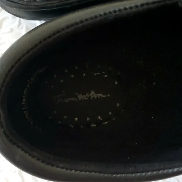 Thom McAn Black Leather Marcos Loafer Shoe, Comfort slip-on. Size 8