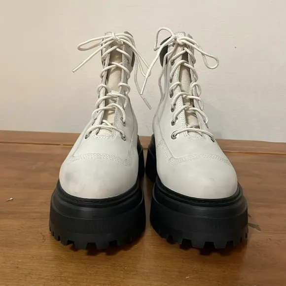 Timberland Women's Sky Waterproof Lace-Up Boots Size 8.5 Bright White Nubuck