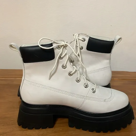 Timberland Women's Sky Waterproof Lace-Up Boots Size 8.5 Bright White Nubuck