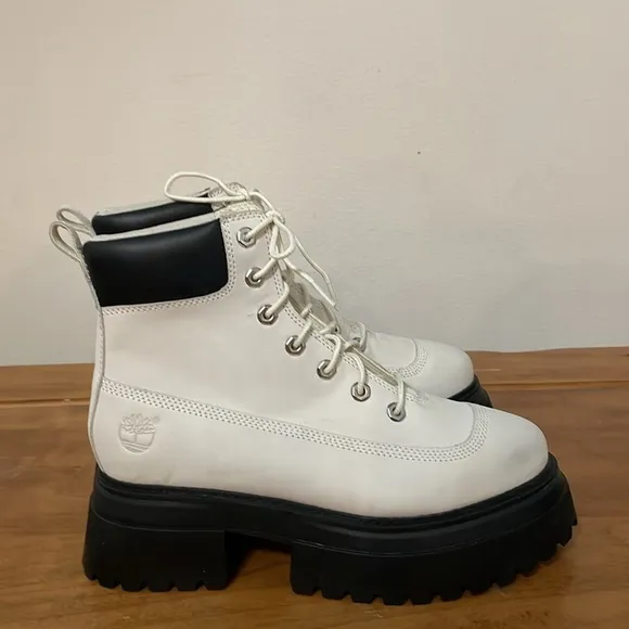 Timberland Women's Sky Waterproof Lace-Up Boots Size 8.5 Bright White Nubuck