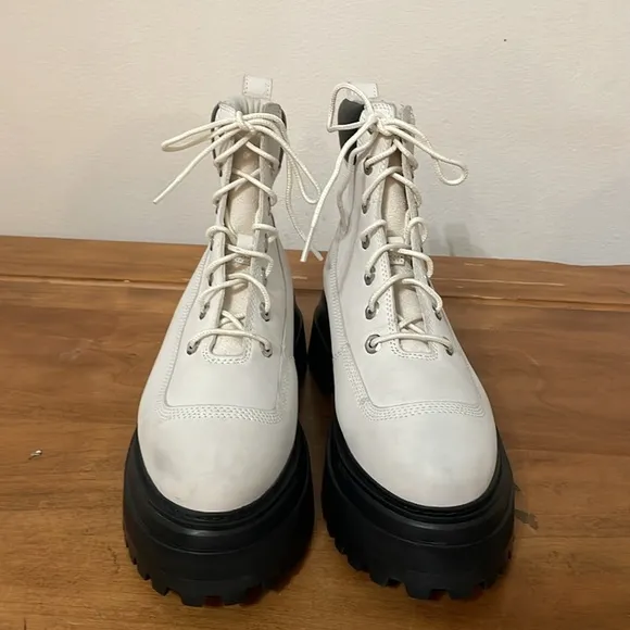 Timberland Women's Sky Waterproof Lace-Up Boots Size 8.5 Bright White Nubuck
