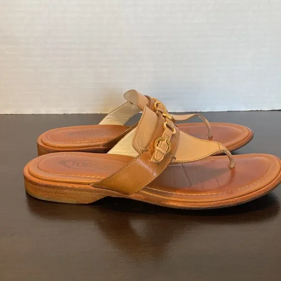 Tods Lux Classic Buckle Thong Camel Leather Sandals Size 5 1/2