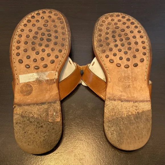 Tods Lux Classic Buckle Thong Camel Leather Sandals Size 5 1/2