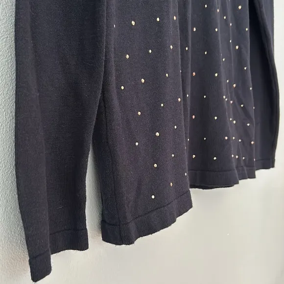 Tommy Hilfiger • NWT Navy Blue Long Sleeve V-Neck Gold Studded Sweater Size Med