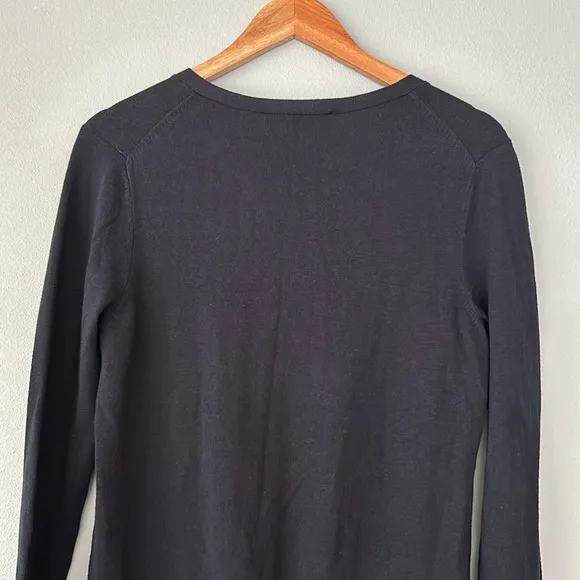 Tommy Hilfiger • NWT Navy Blue Long Sleeve V-Neck Gold Studded Sweater Size Med