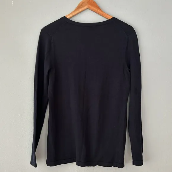 Tommy Hilfiger • NWT Navy Blue Long Sleeve V-Neck Gold Studded Sweater Size Med