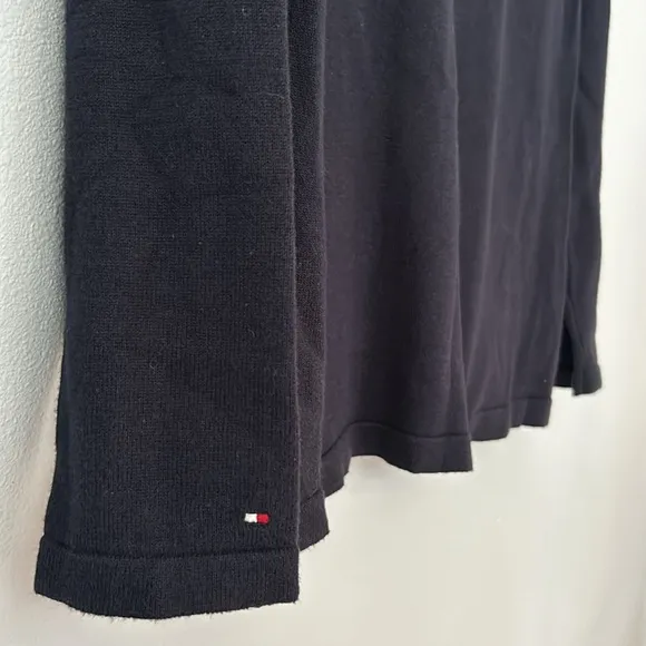 Tommy Hilfiger • NWT Navy Blue Long Sleeve V-Neck Gold Studded Sweater Size Med