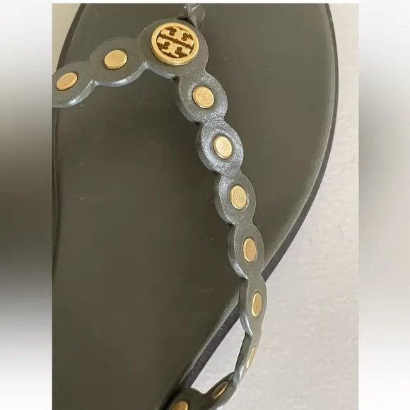 TORY BURCH BENTON SCALLOPEDSANDALS THONGS IN LECCIO GREEN BRASS women size 9.5