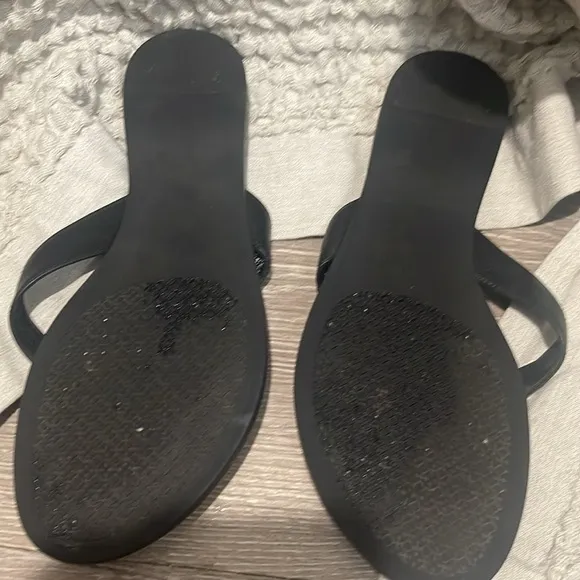 Tory Burch Benton slip on flat thong sandals size 8 no scratches or flaws