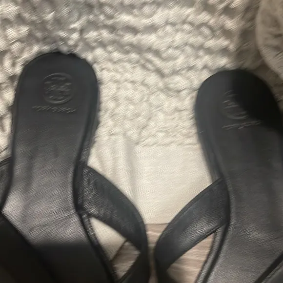 Tory Burch Benton slip on flat thong sandals size 8 no scratches or flaws