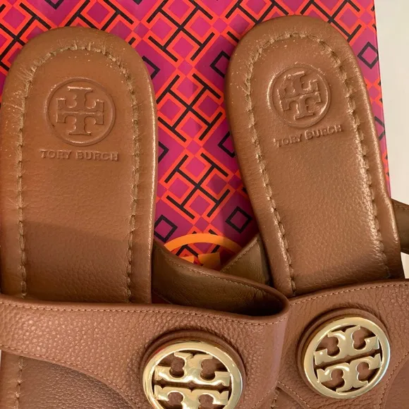 Tory Burch Judy sandals In Royal Tan pebbled Leather. Size 9. GUC