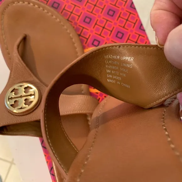 Tory Burch Judy sandals In Royal Tan pebbled Leather. Size 9. GUC