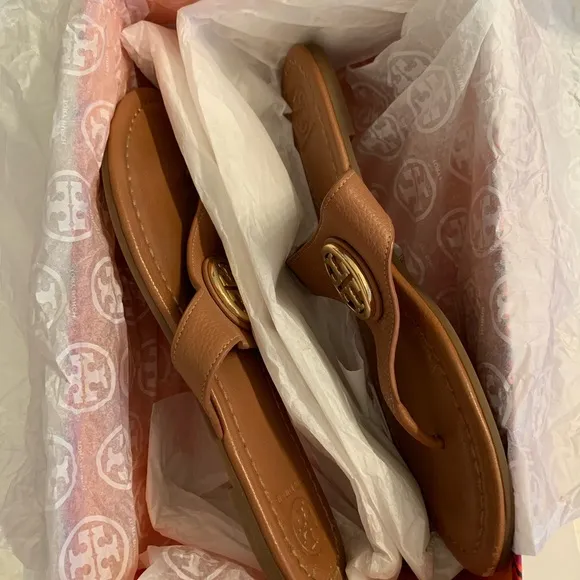 Tory Burch Judy sandals In Royal Tan pebbled Leather. Size 9. GUC